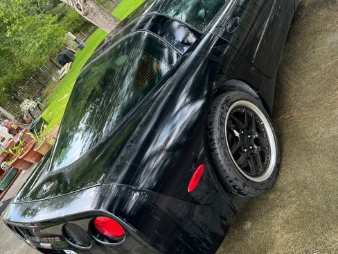 Used 2000 Chevrolet Corvette Coupe w/ Roof Pkg image 17