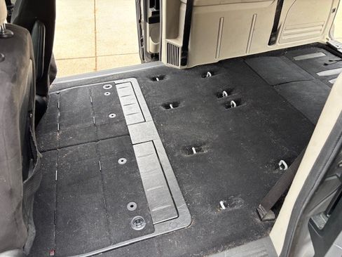 Used 2014 Dodge Grand Caravan SXT image 13