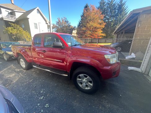 Used 2013 Toyota Tacoma 4x4 Access Cab image 1