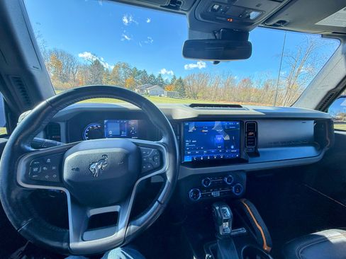 Used 2022 Ford Bronco Badlands image 9