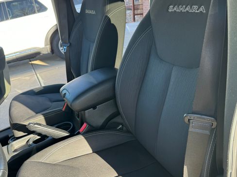 Used 2018 Jeep Wrangler Unlimited Sahara w/ Max Tow Package image 9