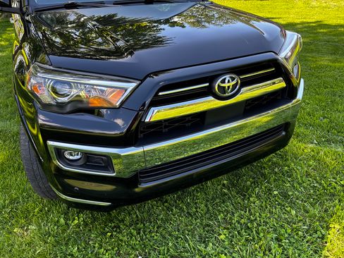 Used 2021 Toyota 4Runner Limited AWD/4WD image 6