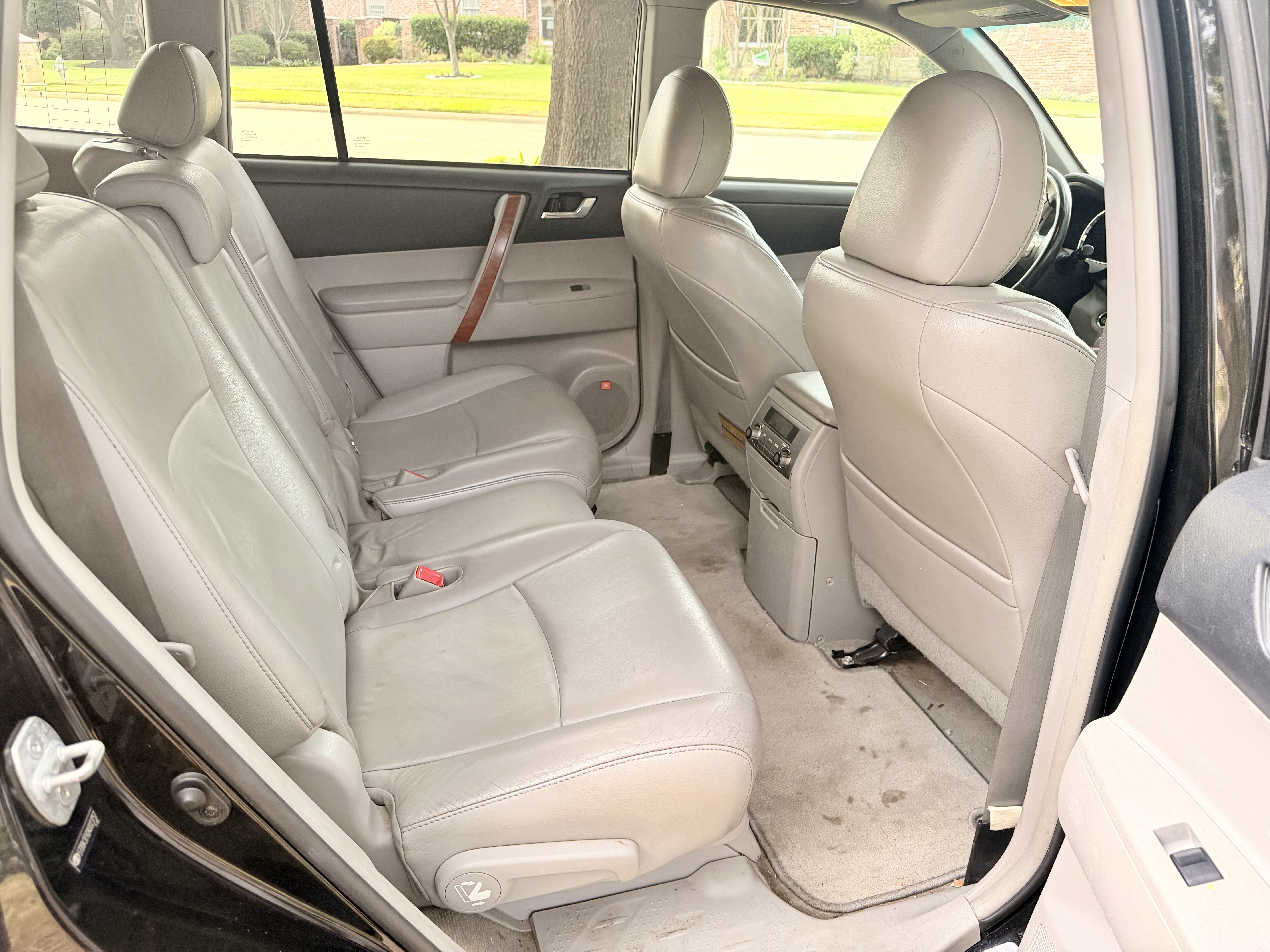 Used 2010 Toyota Highlander Limited w/ Extra Value Pkg 8 AWD/4WD image 4
