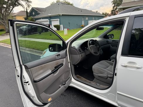 Used 2005 Toyota Sienna CE FWD image 13