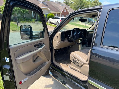Used 2007 GMC Sierra 2500 SLT w/ Onstar Plus Package AWD/4WD image 10