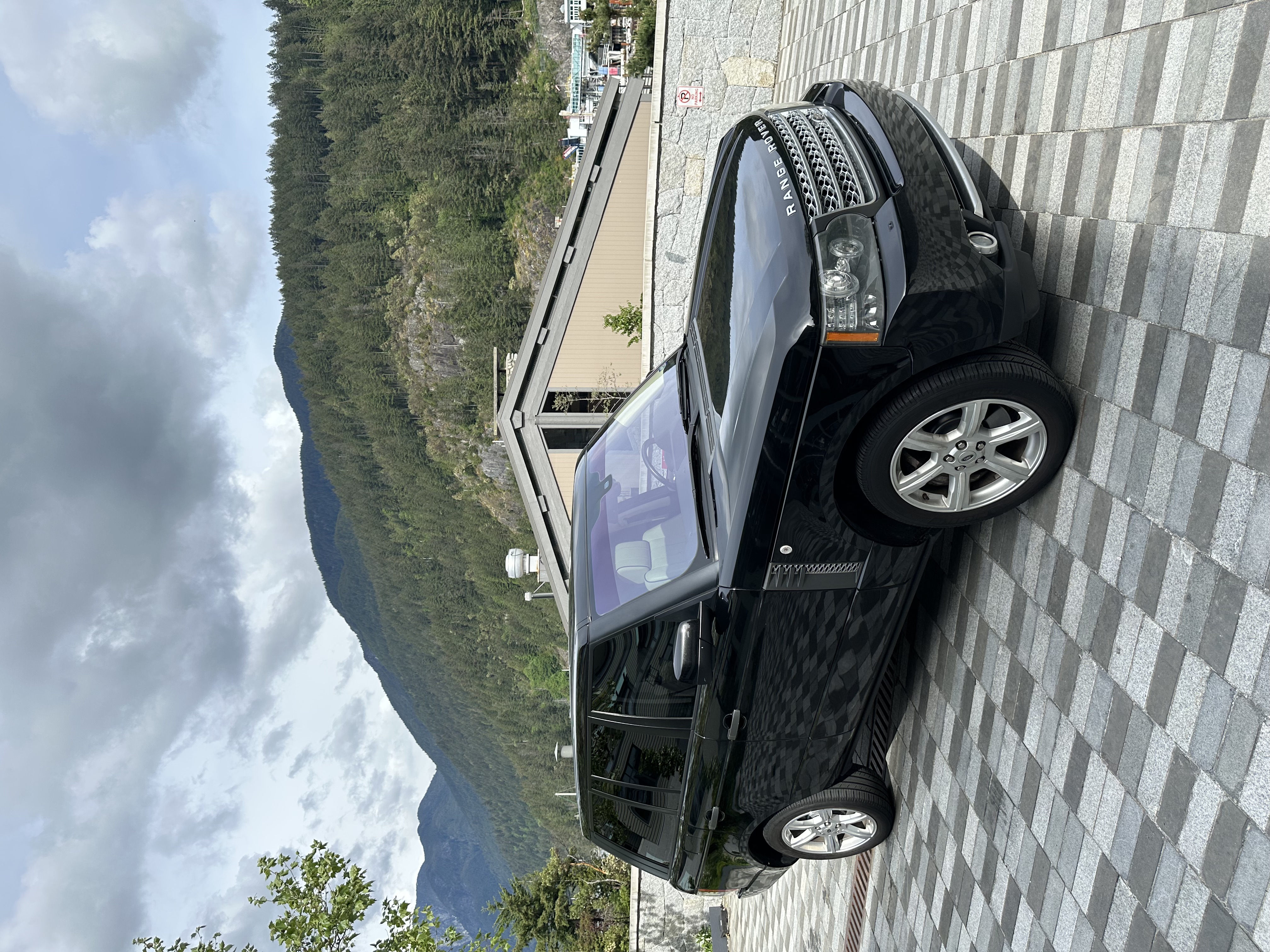 Used 2011 Land Rover Range Rover Supercharged AWD/4WD image 1
