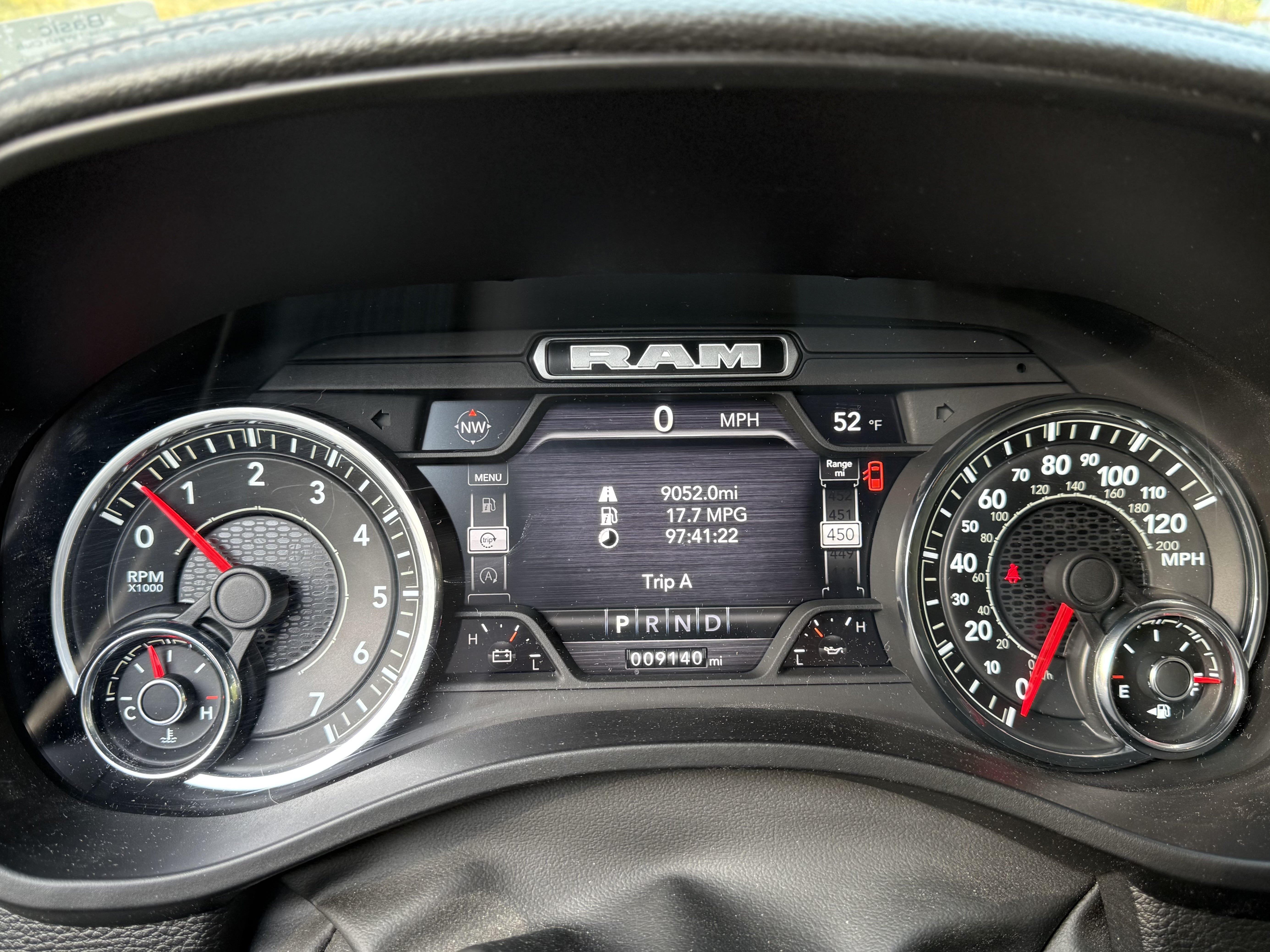 Used 2024 RAM 1500 Laramie AWD/4WD image 11