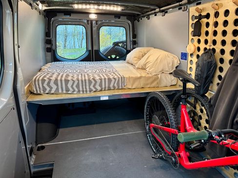 Used 2024 Mercedes-Benz Sprinter 2500 image 13