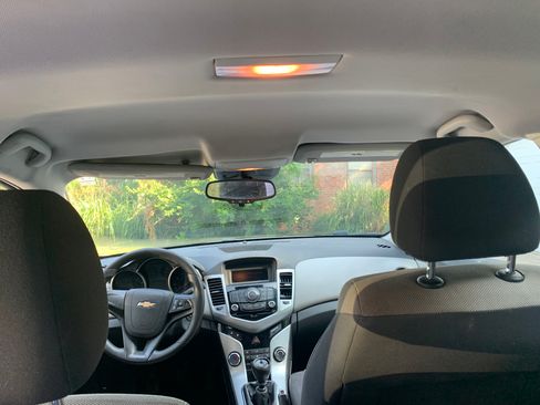 Used 2013 Chevrolet Cruze LS image 8