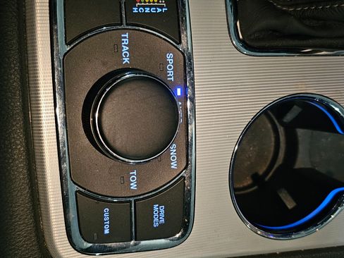 Used 2018 Jeep Grand Cherokee SRT image 19