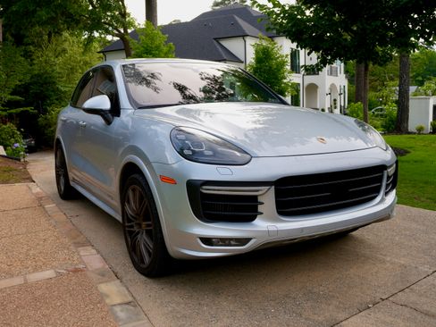 Used 2016 Porsche Cayenne GTS AWD/4WD image 5