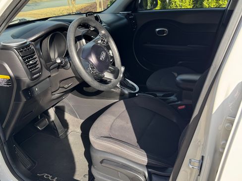 Used 2015 Kia Soul EV image 6