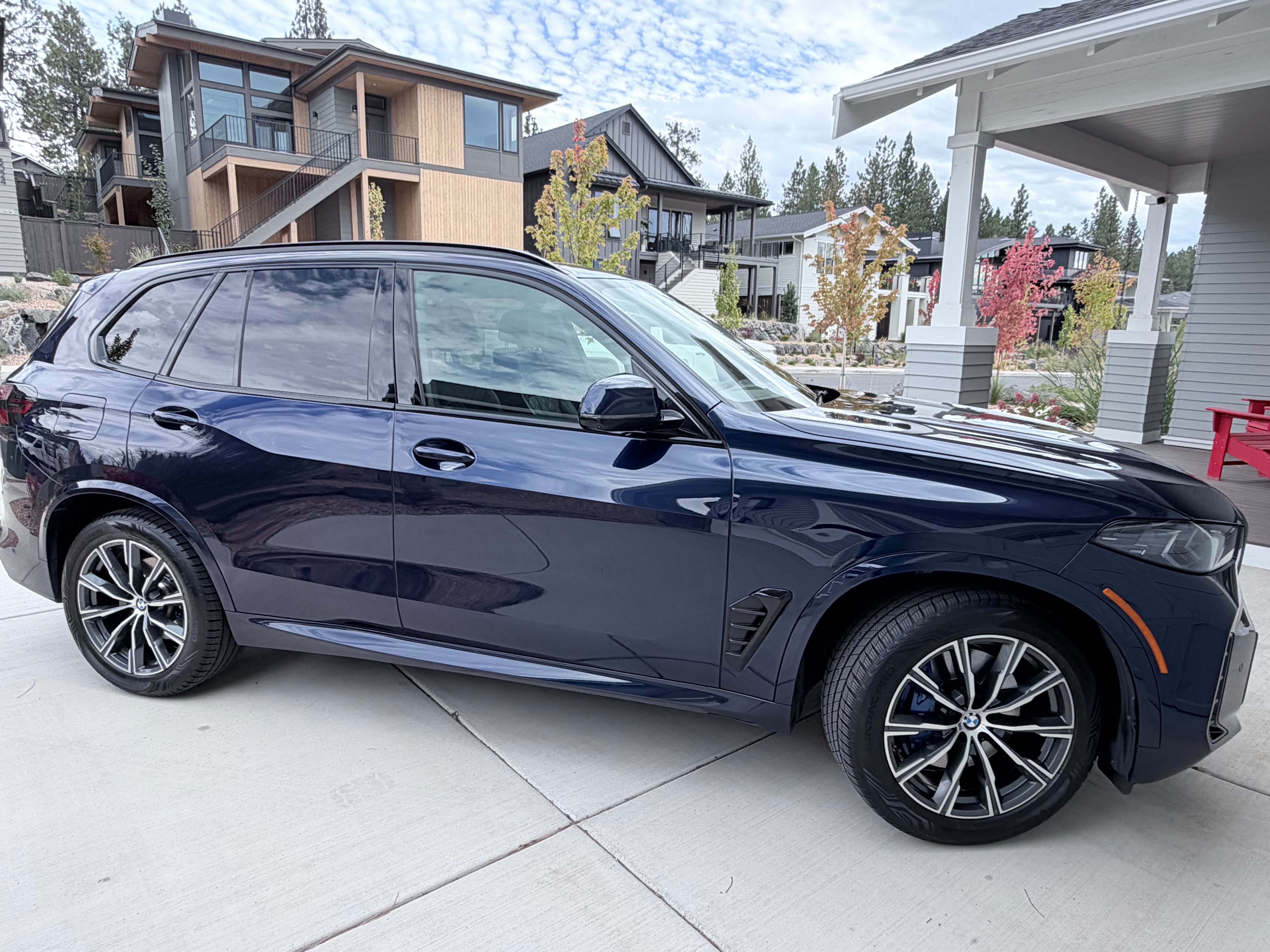Used 2024 BMW X5 xDrive40i w/ M Sport Package AWD/4WD image 4