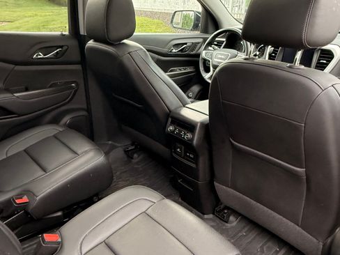 Used 2023 GMC Acadia SLT w/ Preferred Package AWD/4WD image 10