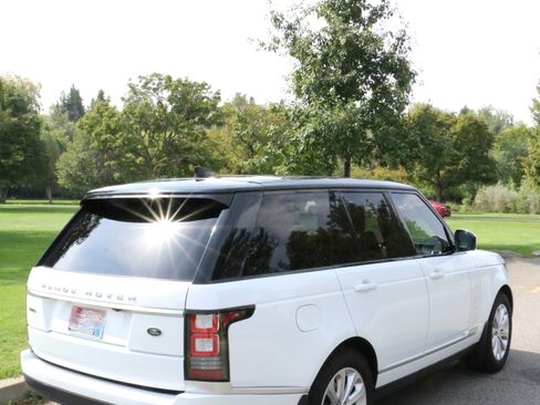 Used 2017 Land Rover Range Rover HSE image 6