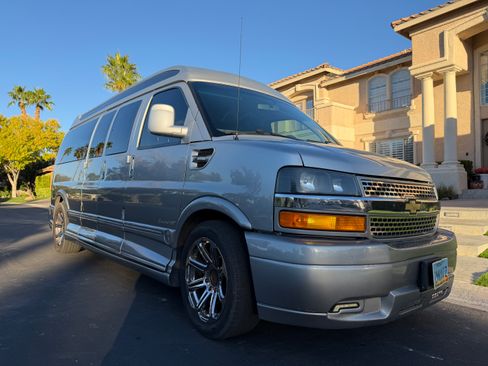 Used 2015 Chevrolet Express 2500 Extended image 4