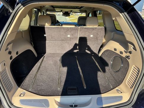 Used 2012 Jeep Grand Cherokee Limited w/ Luxury Group II image 9