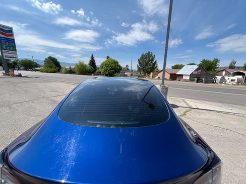 Used 2022 Tesla Model 3 Long Range AWD/4WD image 2