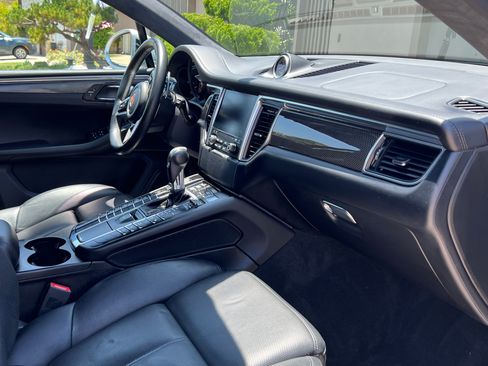 Used 2018 Porsche Macan Turbo image 28