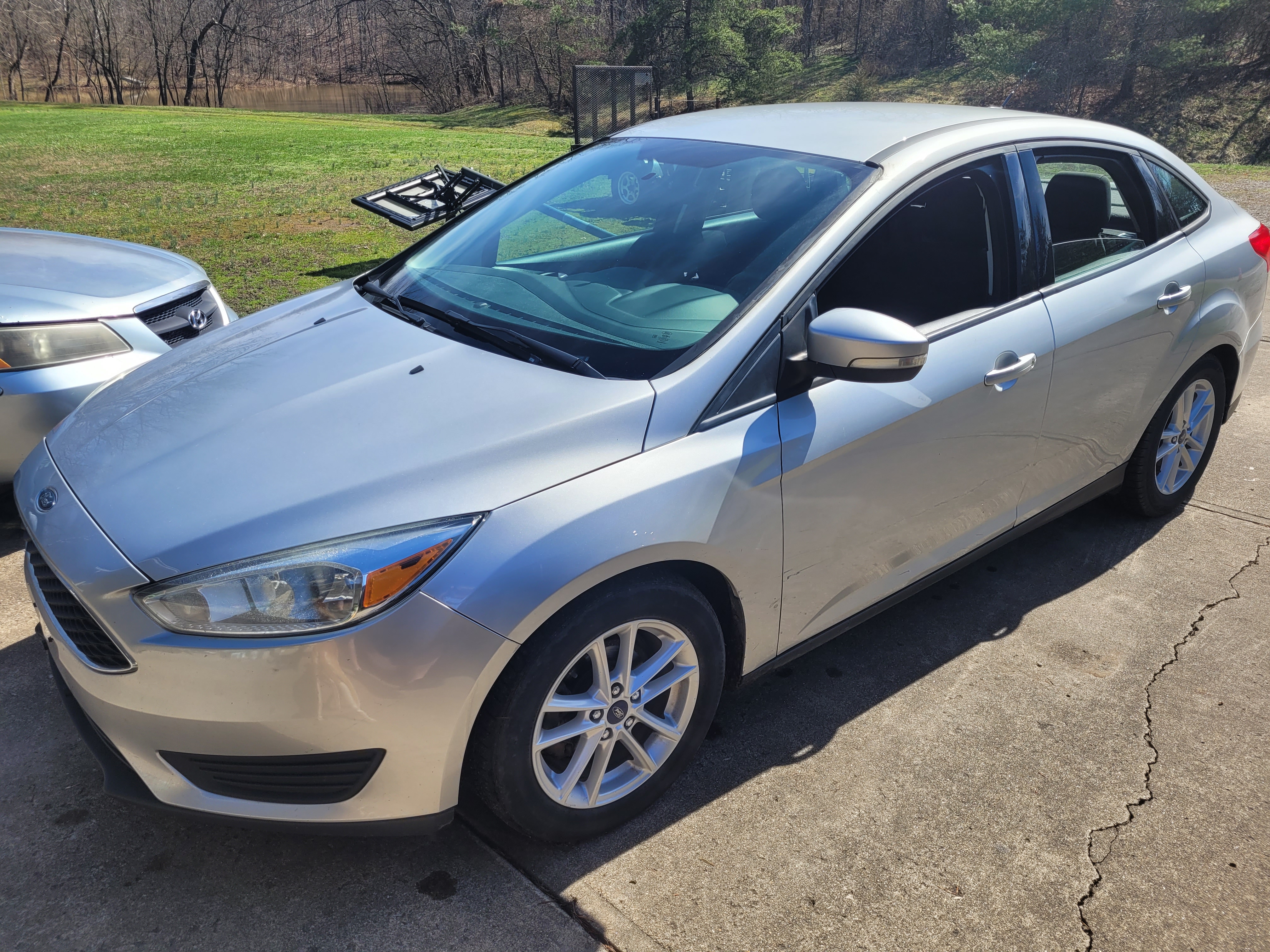 Used 2016 Ford Focus SE w/ SE Cold Weather Package FWD image 1