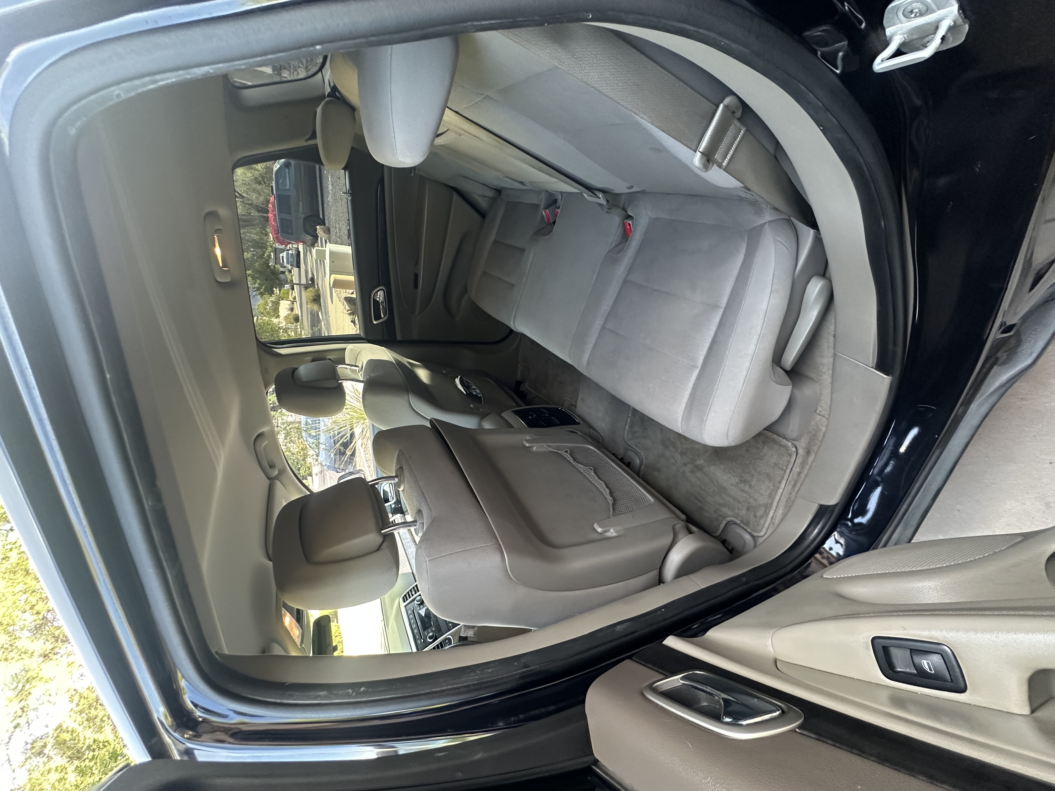 Used 2011 Jeep Grand Cherokee Laredo RWD image 6