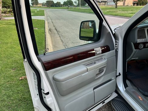 Used 2003 Lincoln Aviator AWD image 20