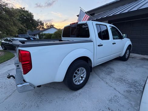 Used 2016 Nissan Frontier SV w/ SV Value Truck Package RWD image 2