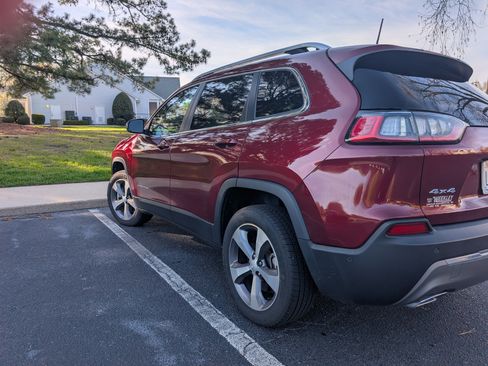 Used 2021 Jeep Cherokee Limited image 6