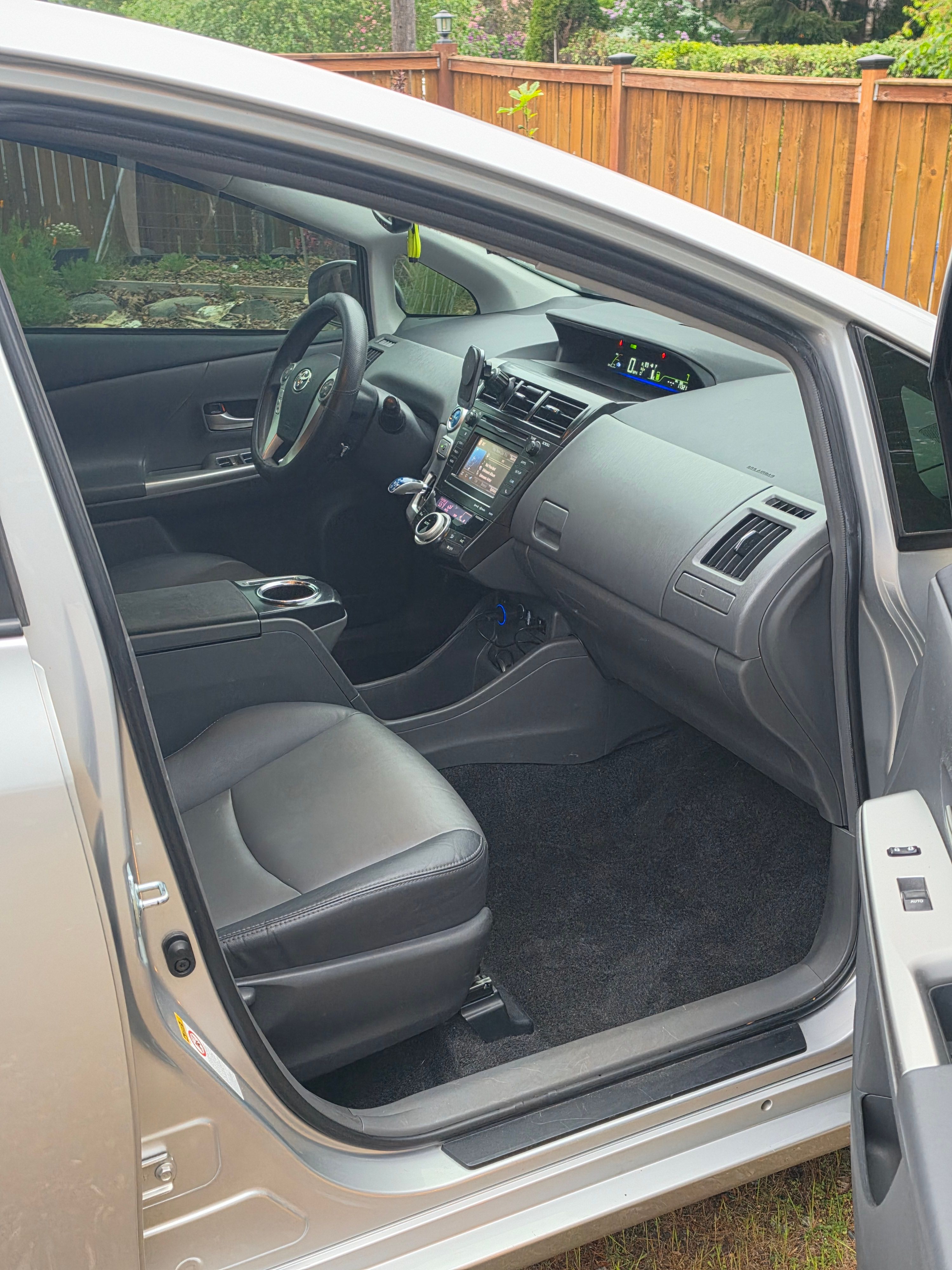 Used 2012 Toyota Prius V Five FWD image 11