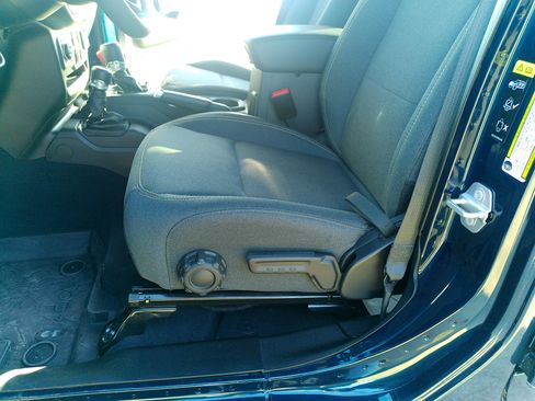 Used 2025 Jeep Wrangler Unlimited Sport AWD/4WD image 9