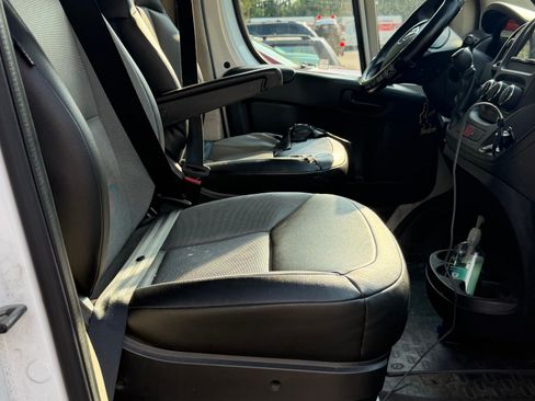 Used 2017 RAM ProMaster 2500 FWD image 5