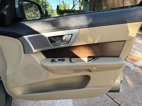 Used 2013 Jaguar XF image 14