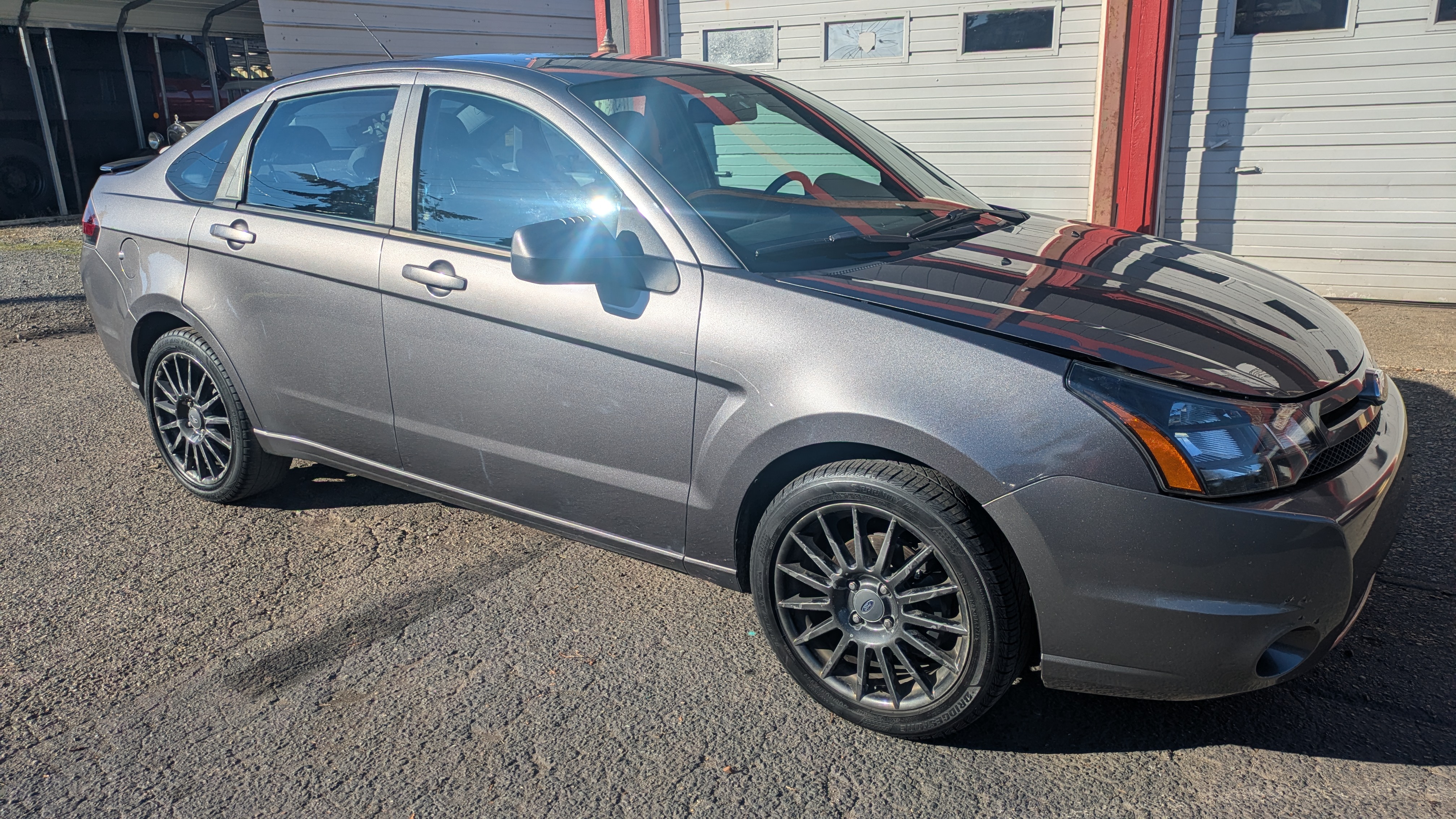 Used 2010 Ford Focus SES FWD image 1