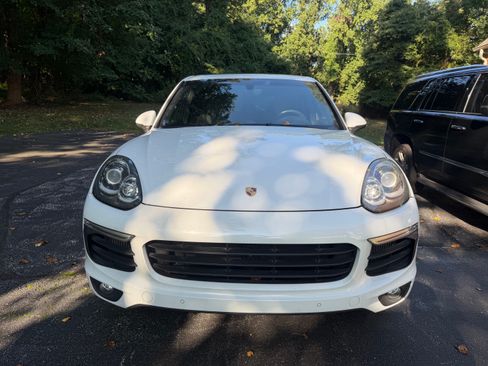 Used 2015 Porsche Cayenne S AWD/4WD image 2