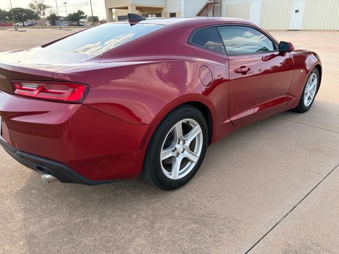 Used 2016 Chevrolet Camaro LT RWD image 8
