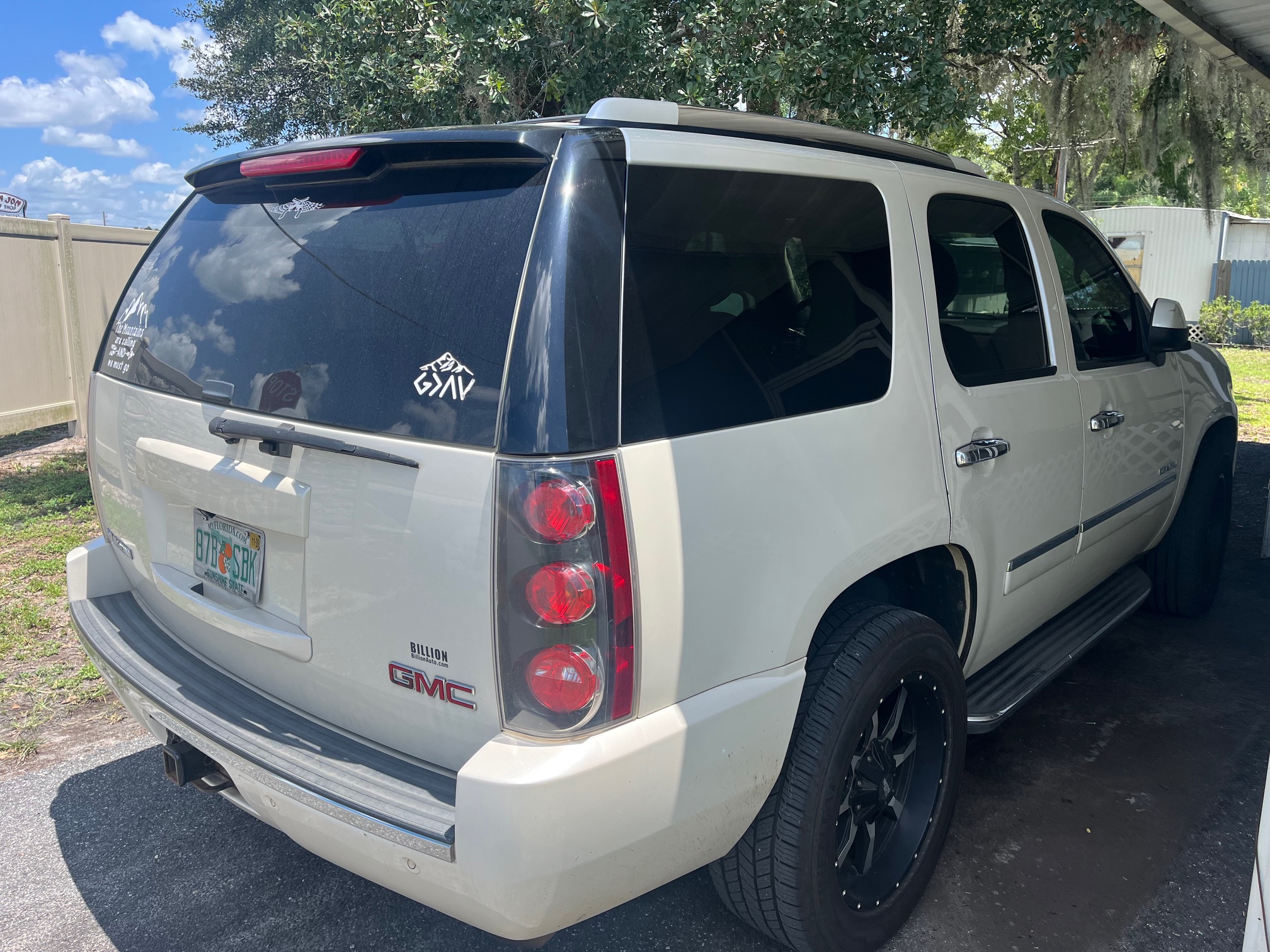 Used 2014 GMC Yukon Denali AWD/4WD image 5