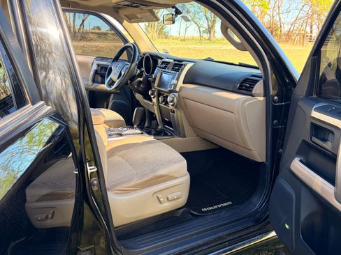 Used 2012 Toyota 4Runner SR5 w/ Convenience Pkg image 15