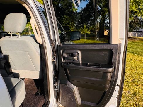 Used 2019 RAM 1500 Tradesman w/ Chrome Plus Package RWD image 6