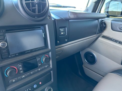 Used 2005 HUMMER H2 w/ Preferred Equipment Group AWD/4WD image 10