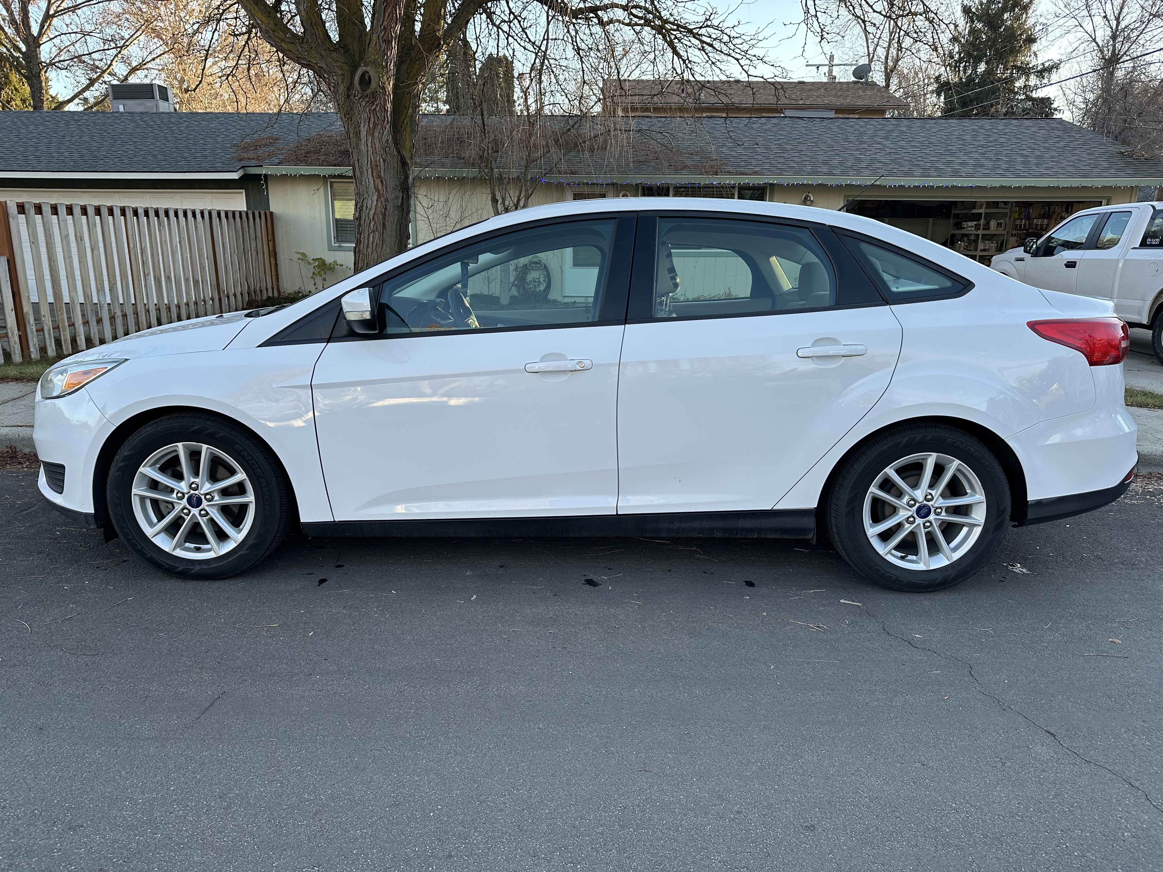 Used 2015 Ford Focus SE FWD image 1