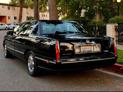 Used 1997 Cadillac De Ville Concours w/ Safety/Security Pkg FWD image 4