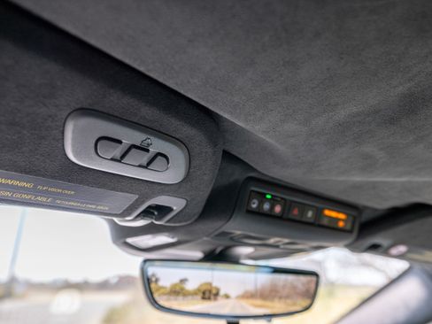 Used 2022 Chevrolet Corvette Stingray Premium Conv w/ Z51 Performance Package image 27