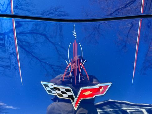 Used 2007 Chevrolet Corvette Coupe w/ Performance Package image 12