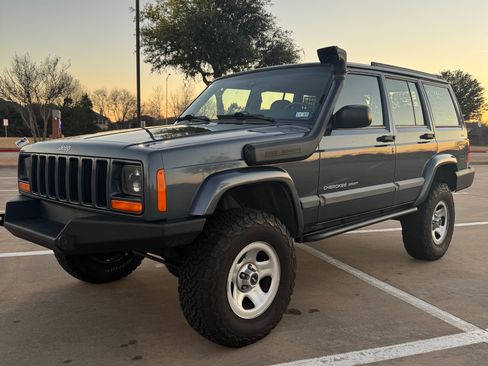 Used 2001 Jeep Cherokee Sport image 1