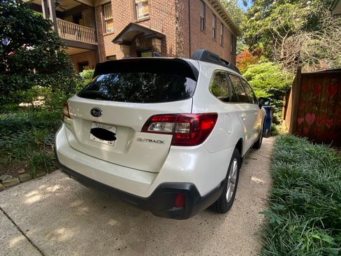 Used 2018 Subaru Outback 2.5i Premium AWD/4WD image 4