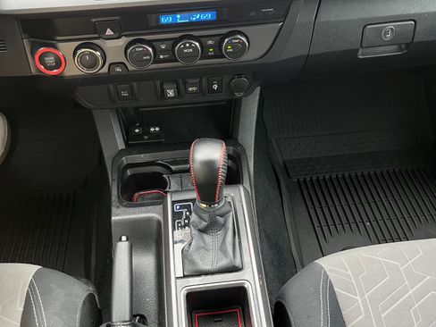 Used 2023 Toyota Tacoma TRD Sport image 6