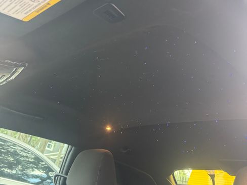 Used 2018 Dodge Challenger SXT image 14