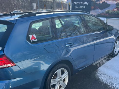 Used 2018 Volkswagen Golf SE image 8