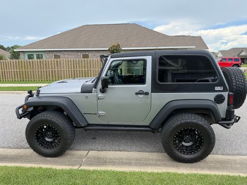Used 2016 Jeep Wrangler Sport w/ Connectivity Group AWD/4WD image 5