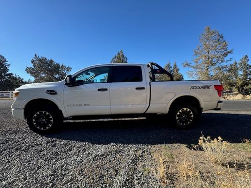 Used 2019 Nissan Titan PRO-4X w/ Pro-4x Convenience Package image 2